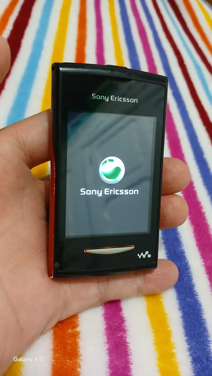 Sony Ericsson W150 Walkman - Funciona Perfeitamente!<br>