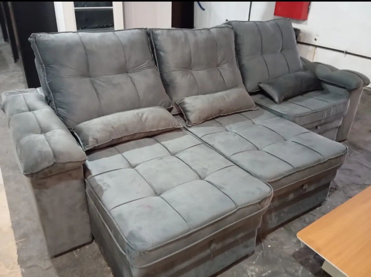 SOFÁ RETRÁTIL E RECLINÁVEL SUPER CONFORTÁVEL E ELEGANTE 2,90 MTS  - Foto 4