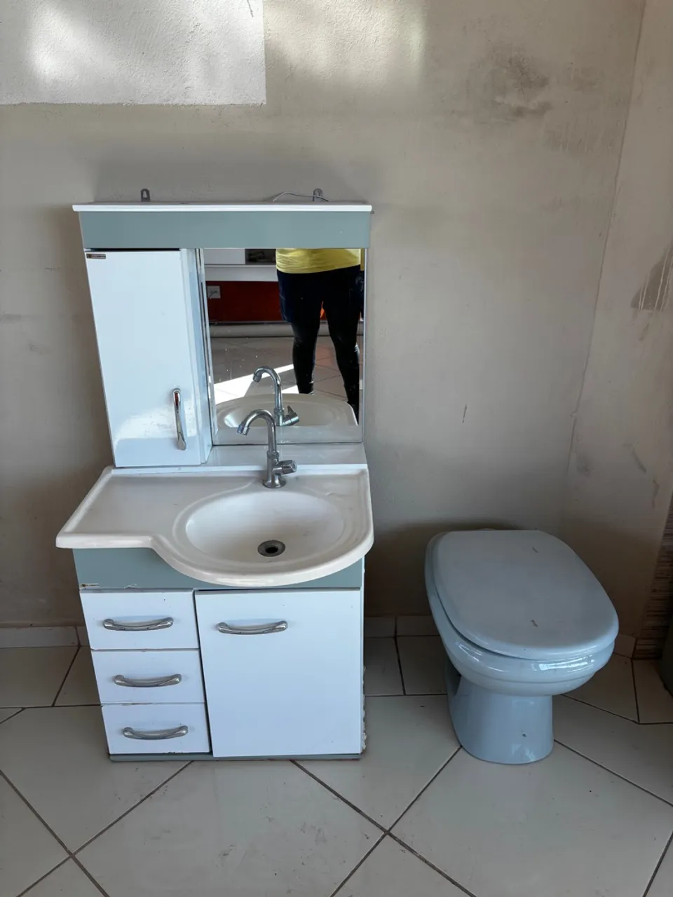 Kit Gabinete para banheiro com sanitário 