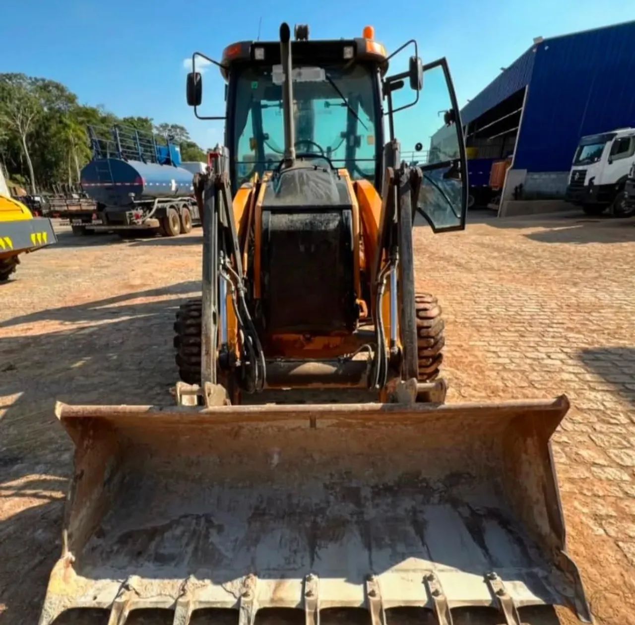 Retroescavadeira CASE 580N 2020 - Foto 3