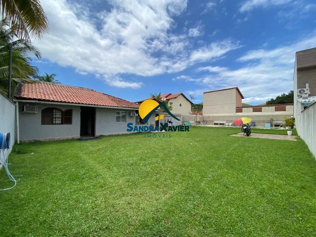 CASA DE 01 QUARTO COM AMPLO TERRENO À VENDA EM GARATUCAIA, ANGRA DOS REIS - RJ