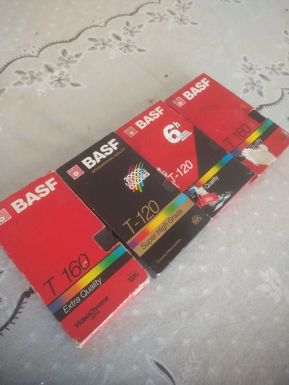 4 fitas VHS BASF com filmes por 40 reais tudo