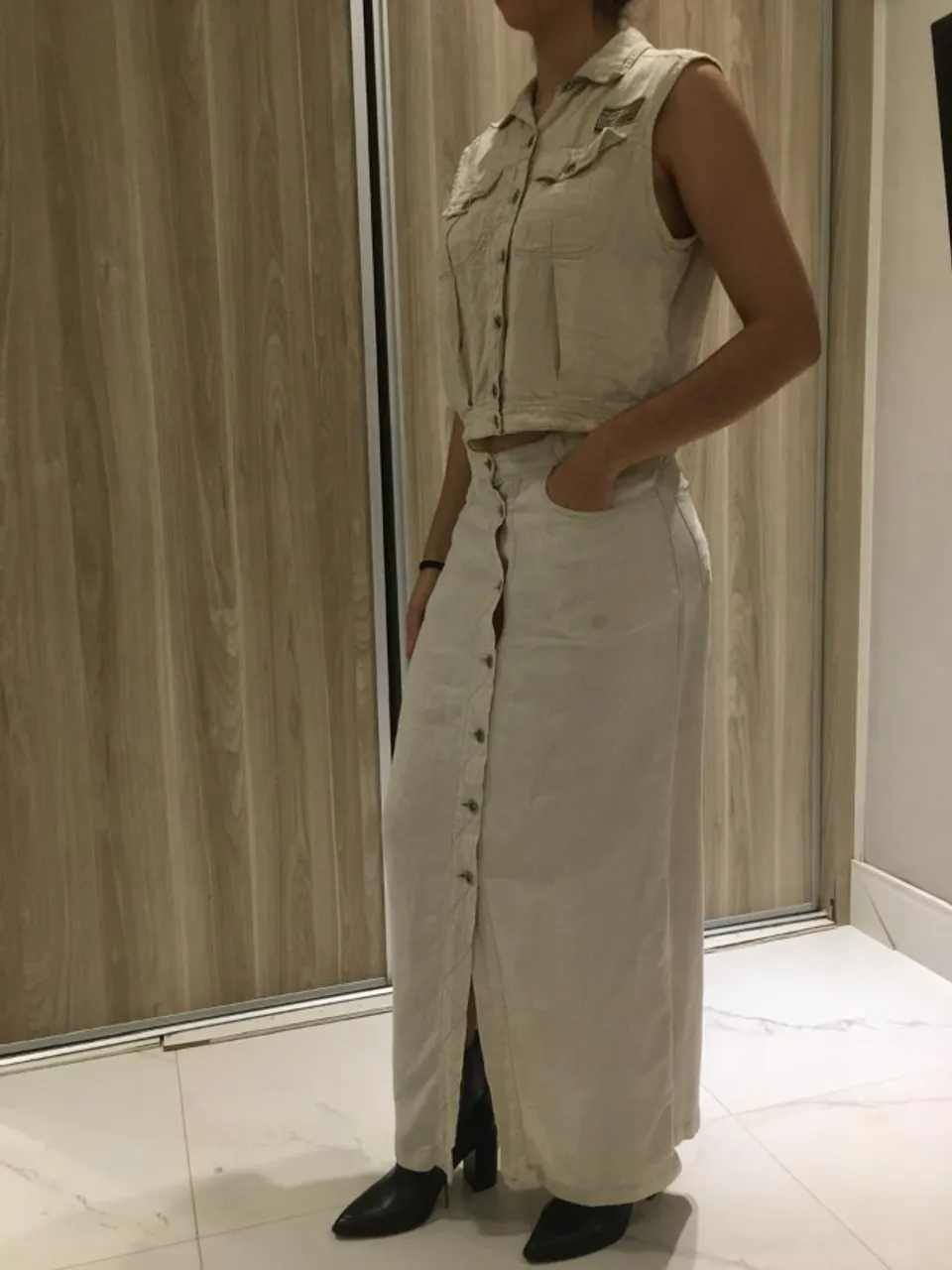 conjunto bege
