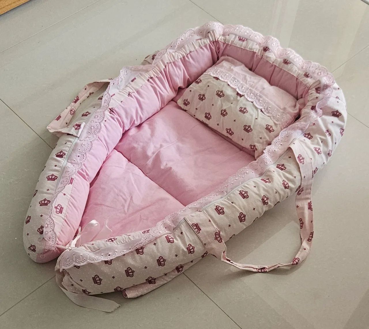 Ninho redutor de berço rosa com travesseiro