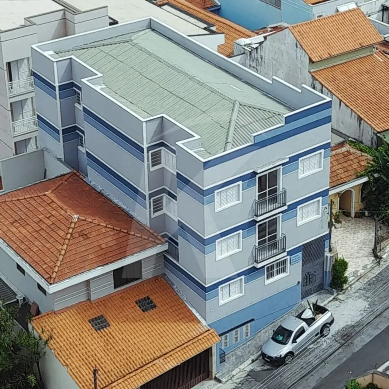 Apartamento Condomínio fechado, 2 quarto, sala, cozinha americana, banheiro, metro Parada