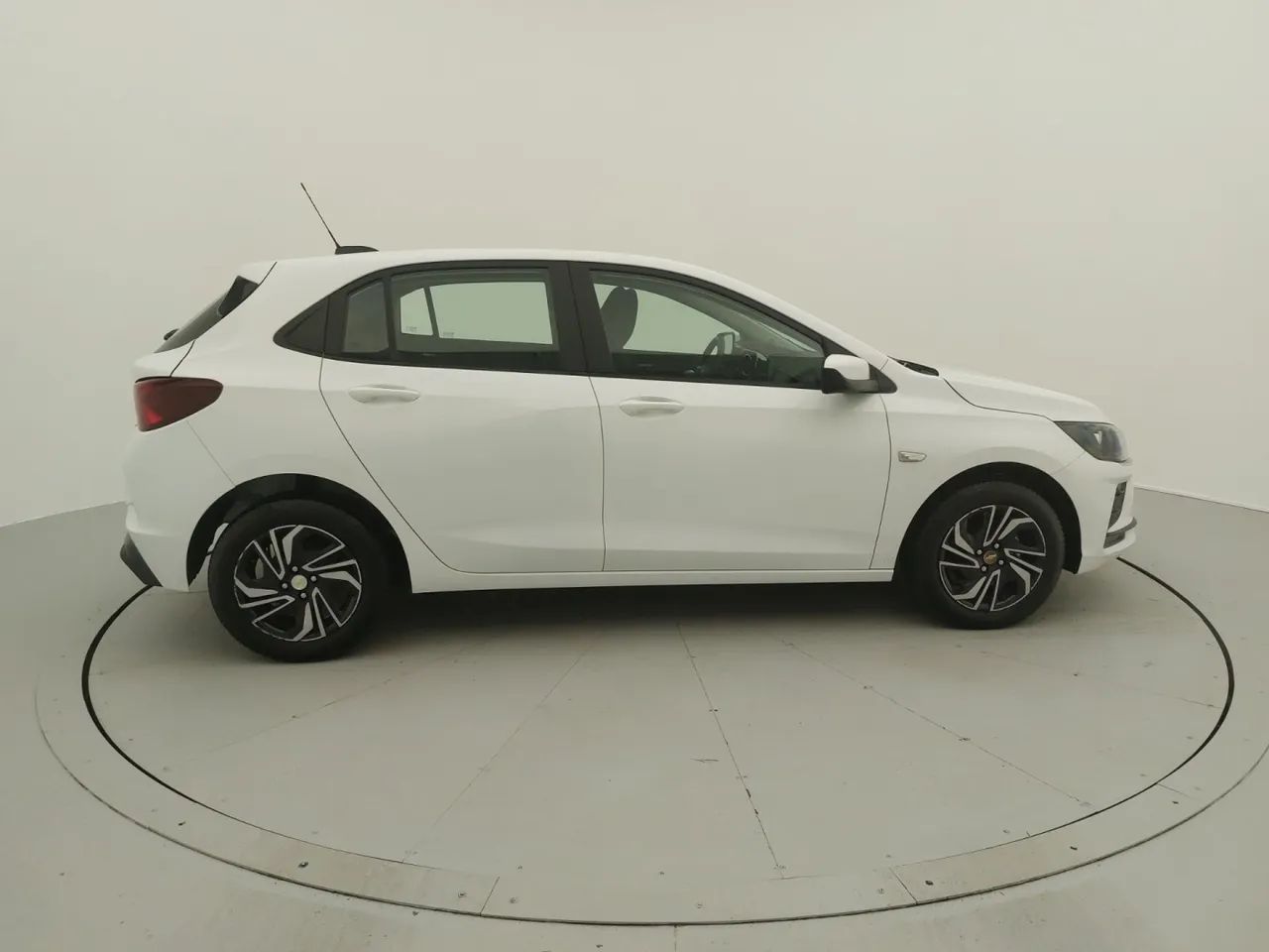 Chevrolet Onix Hatch 1.0 12V Flex Mec. 4P, foto 6 de 18