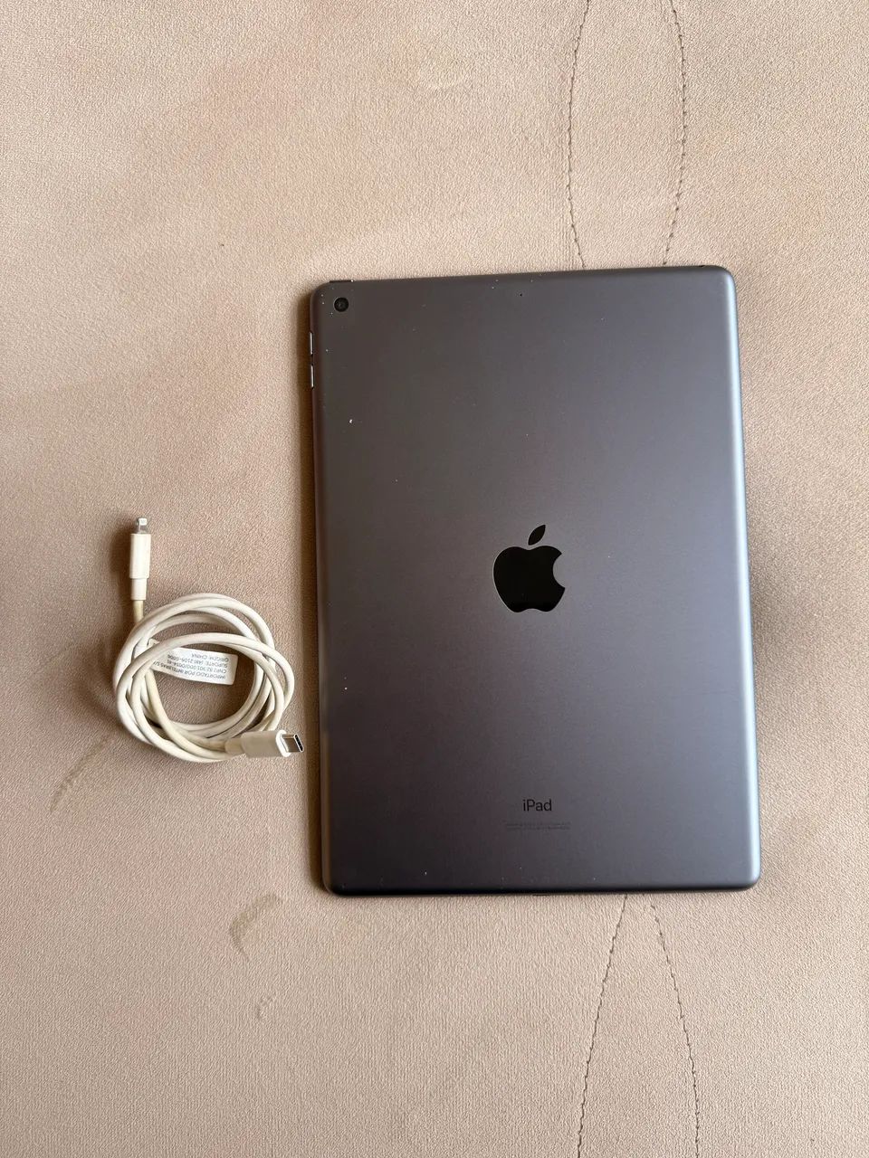 iPad 8ª Geração 128GB - Funcionando perfeitamente + cabo - Foto 2