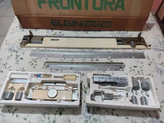 Máquina De Tricô Elgin Brother 840 Com Frontura E Acessórios (Usado) - Foto 3