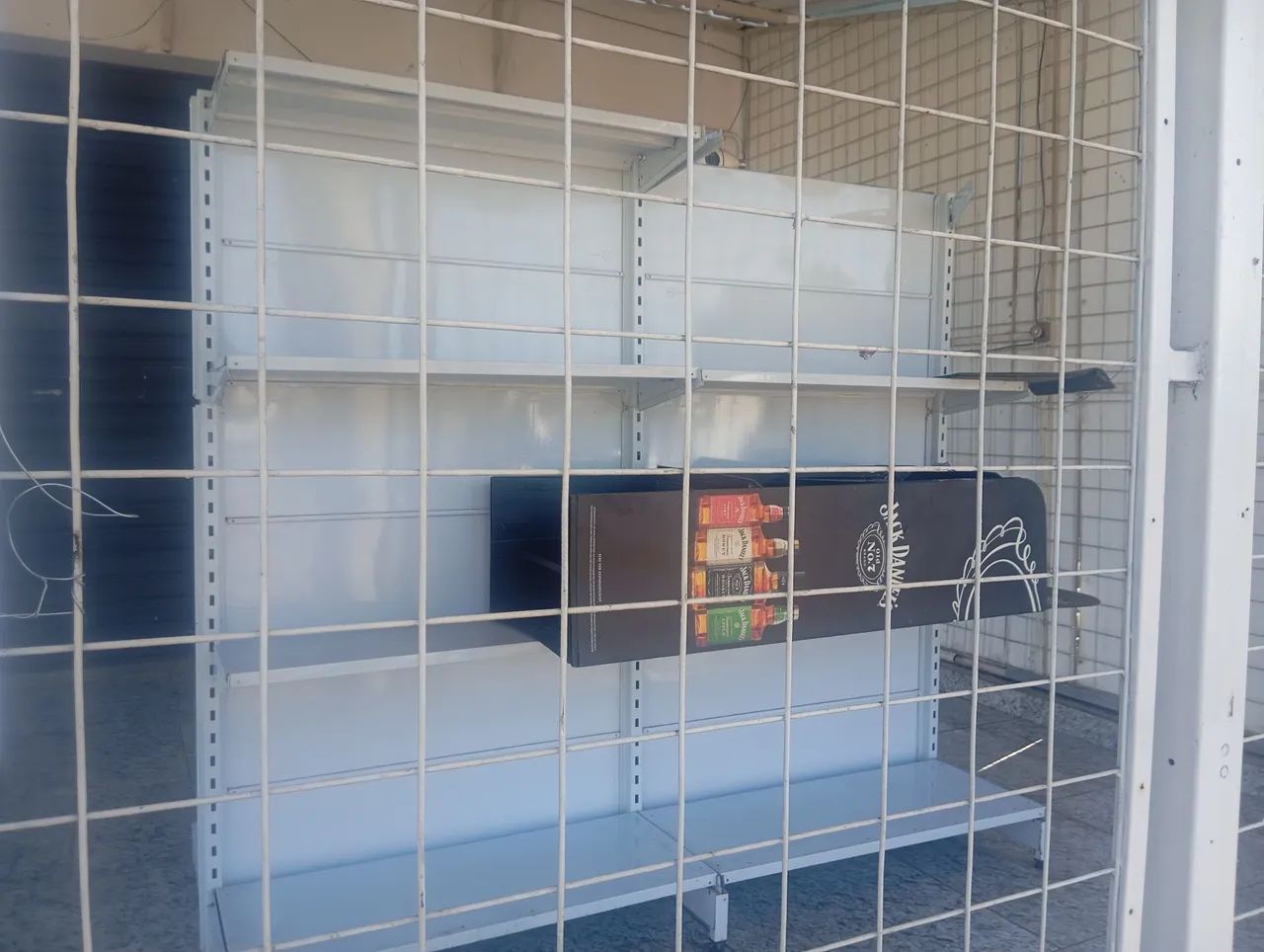 Vende se 2 gôndolas super novas  - Foto 2