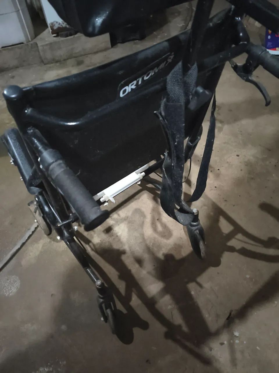 Cadeira de rodas para banho semi nova  - Foto 2