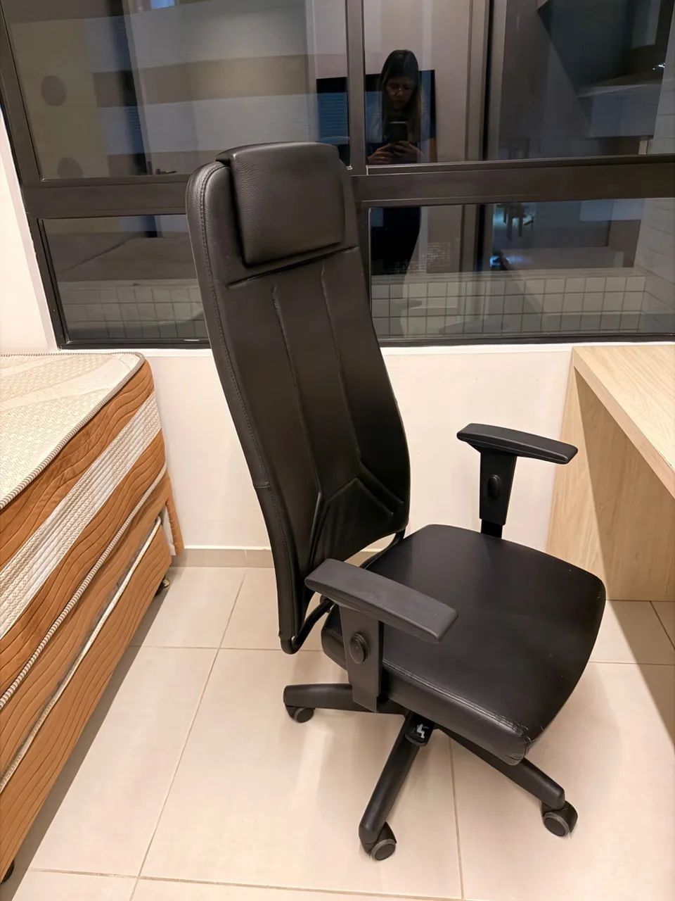OFFICE CHAIR