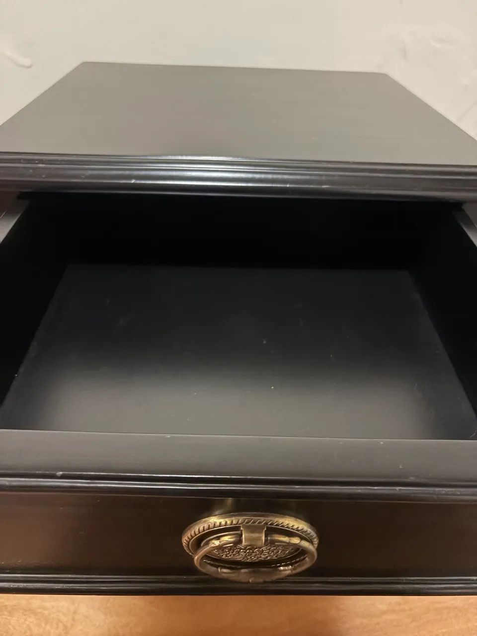 Mesa de Cabeceira Antiga Restaurada - Laqueada em Preto - Foto 3
