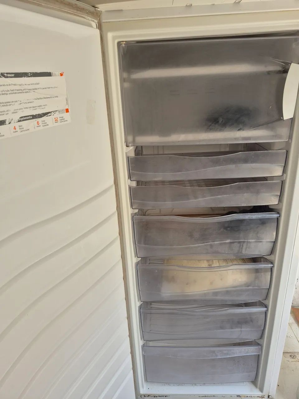 Vendo freezer vertical. 