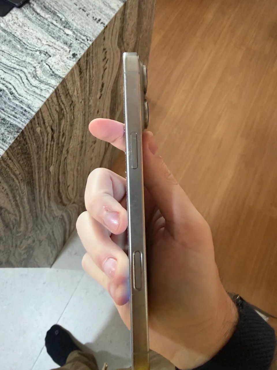 iPhone 16 pro max - 256gb - Vidro traseiro rachado - Foto 3