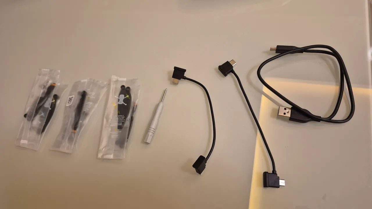 Baterias, carregador, estojo e controle do Drone DJI Mini 4k - Foto 4