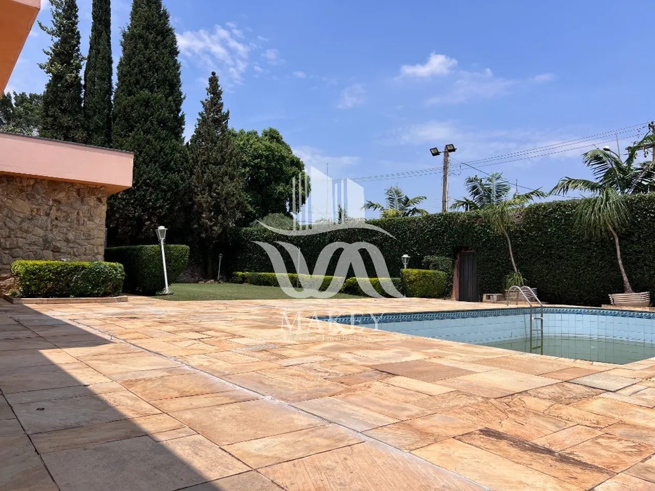 Locação de casa comercial de 4 dormitórios, sala ampla, escritório, salão e edícula - 400m
