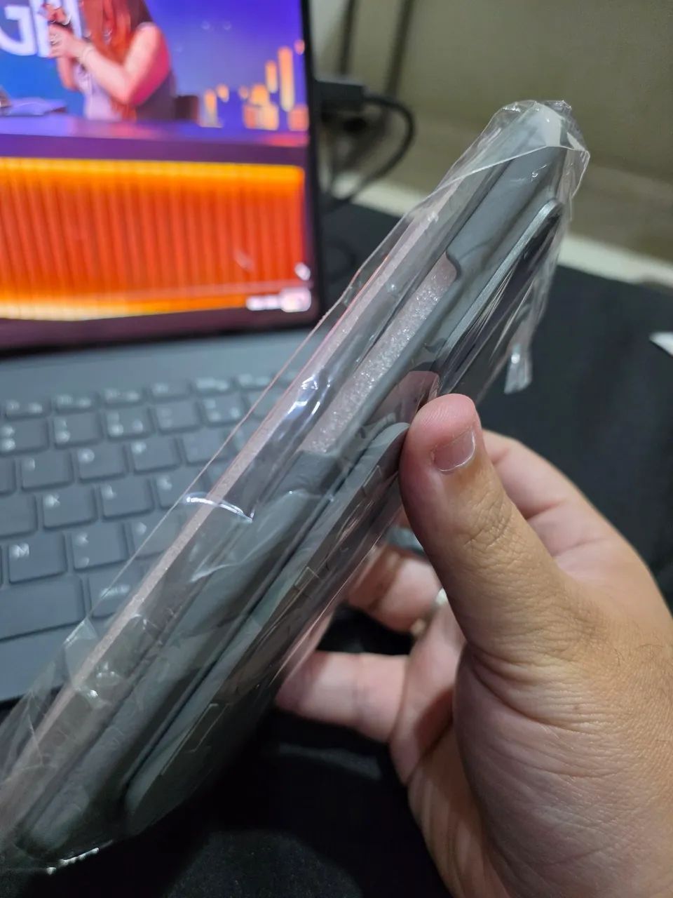 Case Galaxy Fold 7 c/ alça e suporte  - Foto 3