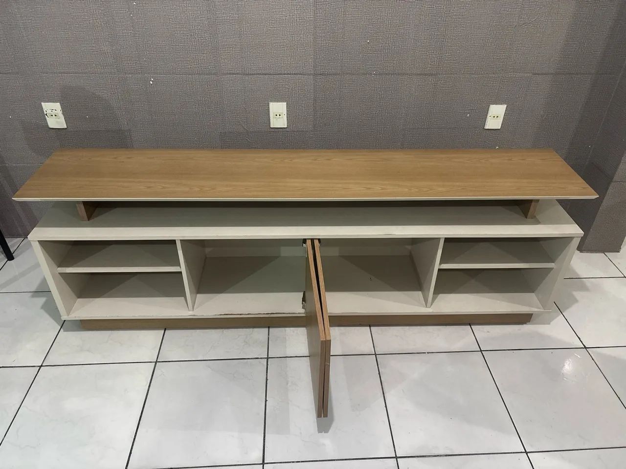 Rack Bege e Madeira com Porta Ripada - Foto 5