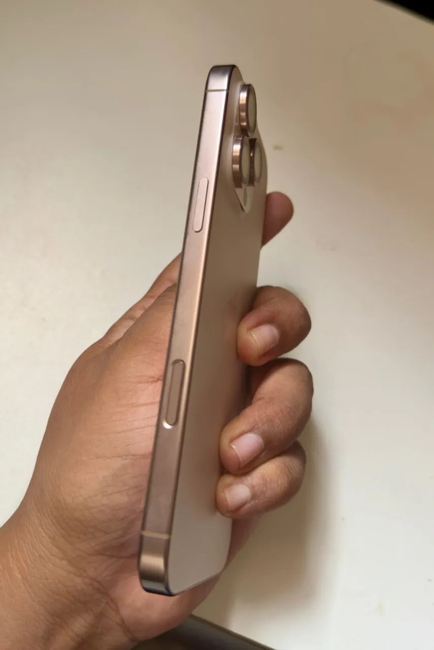 iPhone 16 Pro Max Desert (Gold) 256gb  - Foto 4
