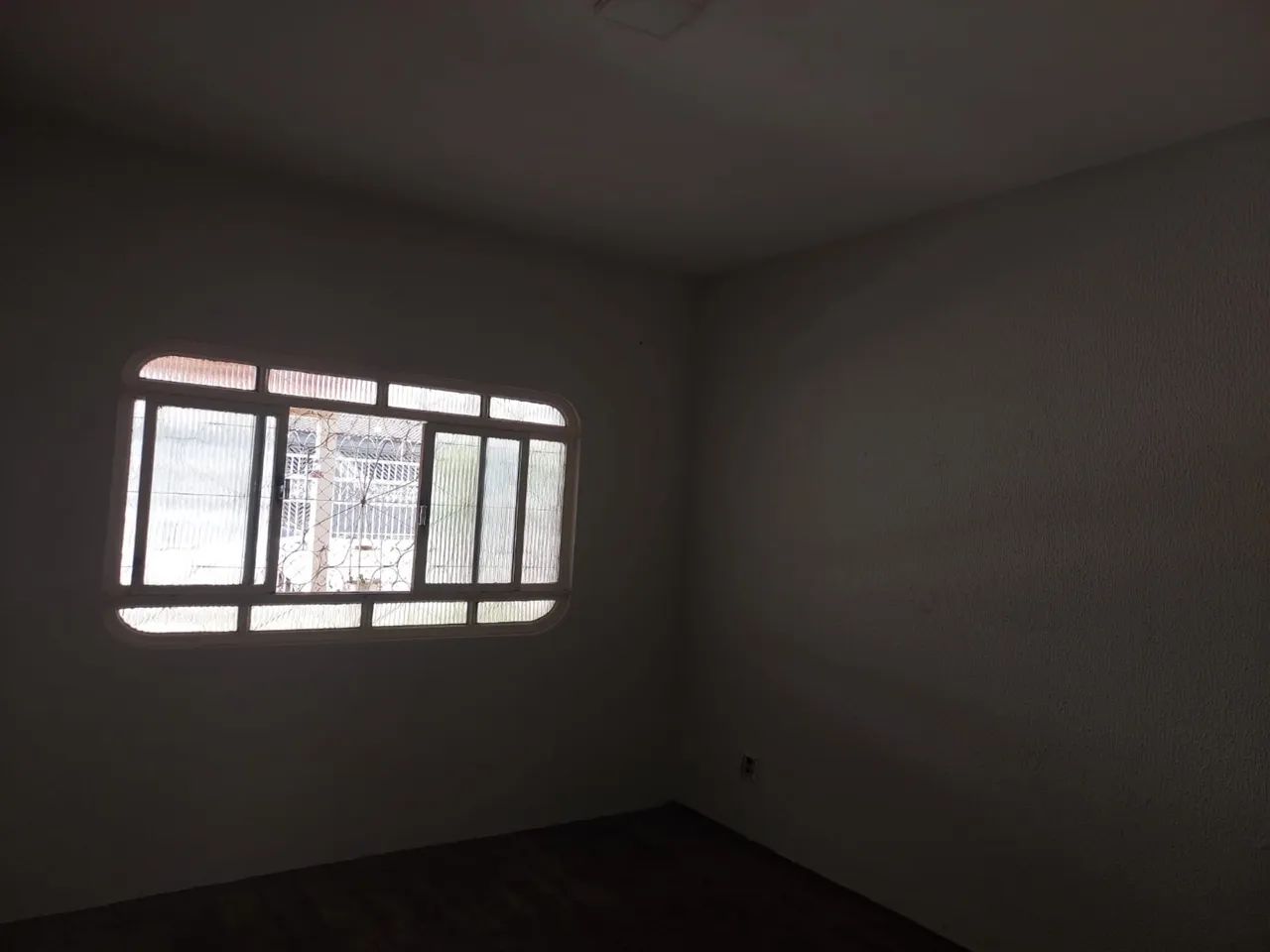 Alugo casa na QSD 49 com edícula, próximo ao metrô  - Foto 5