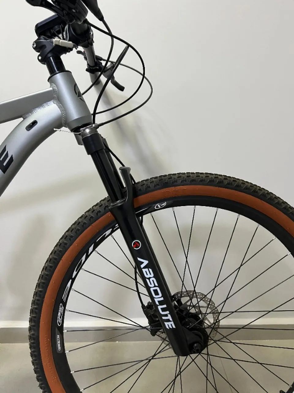 Bicicleta aro 29 Absolut NERO 5 + Itens - Foto 3