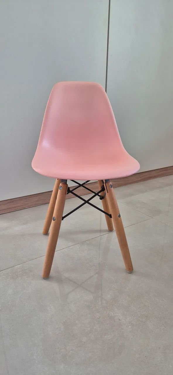 Cadeira Infantil Eames Eiffel Rosa - Ótimo estado - Foto 3
