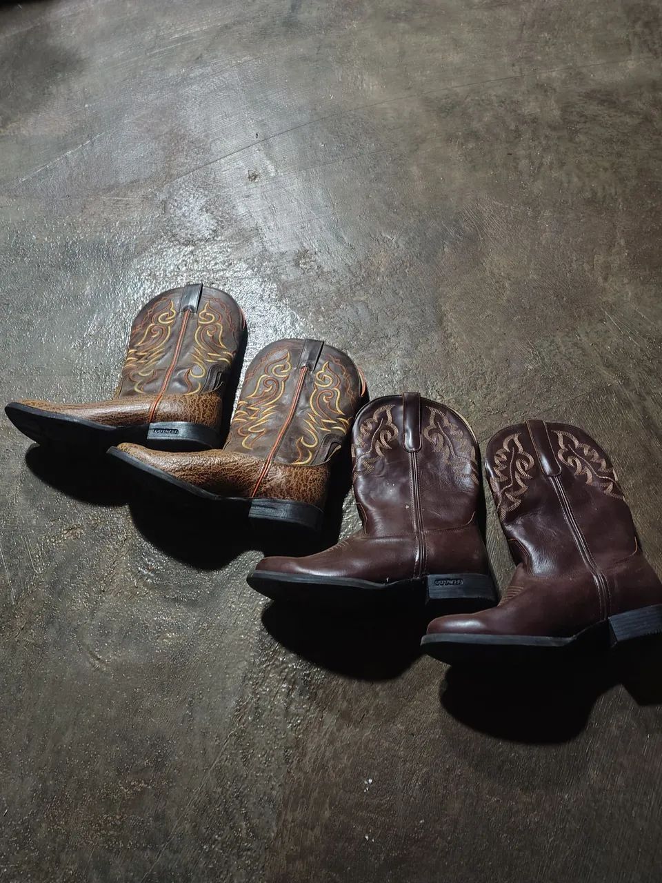 Vendo  ou troco Dois par de Botas  - Foto 2