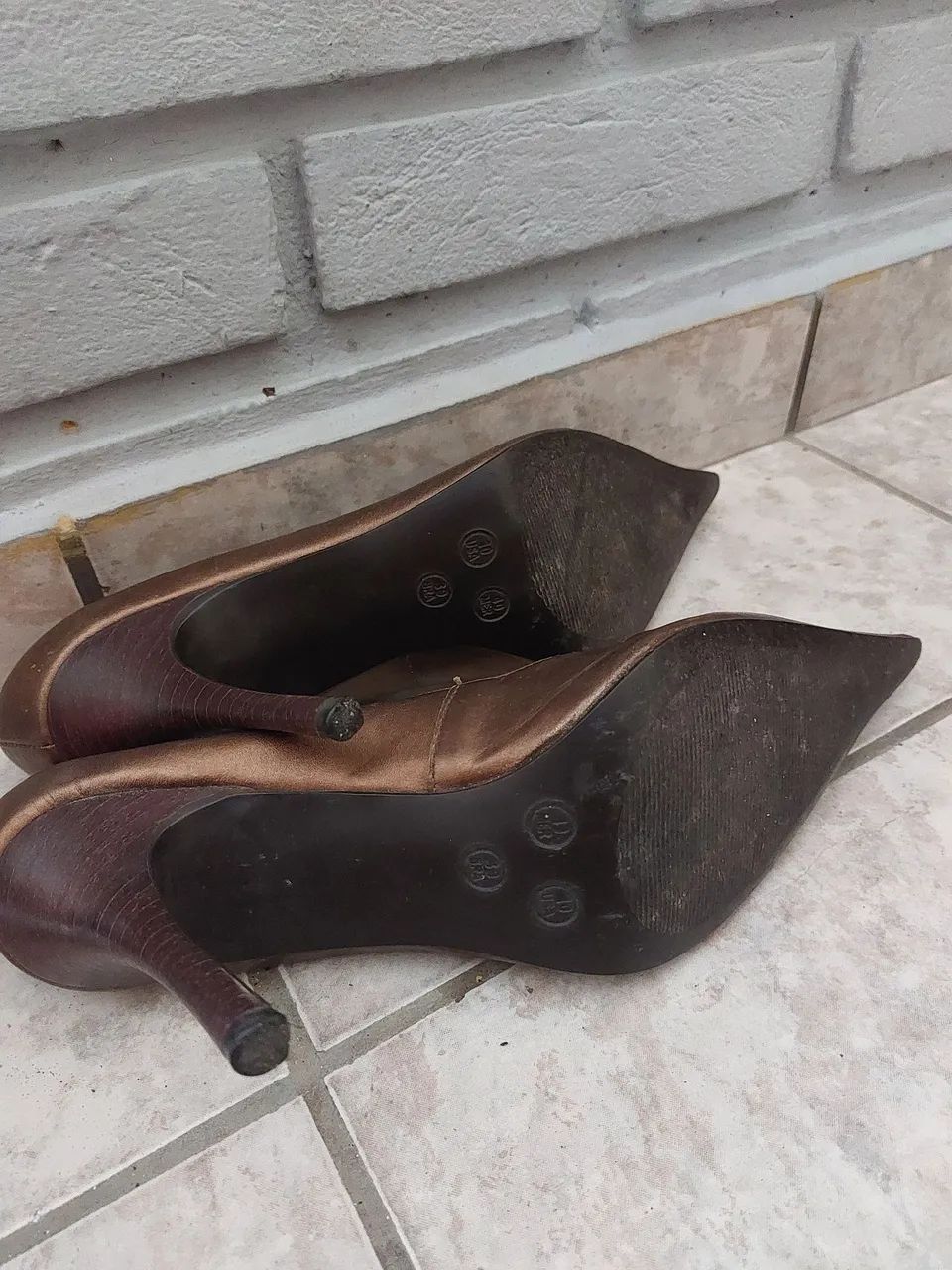 Sapato dourado tamanho 39 - Foto 4