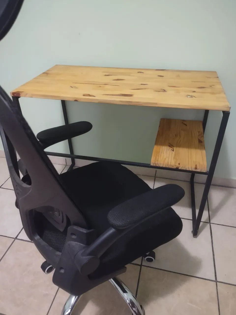 Mesa e cadeira 