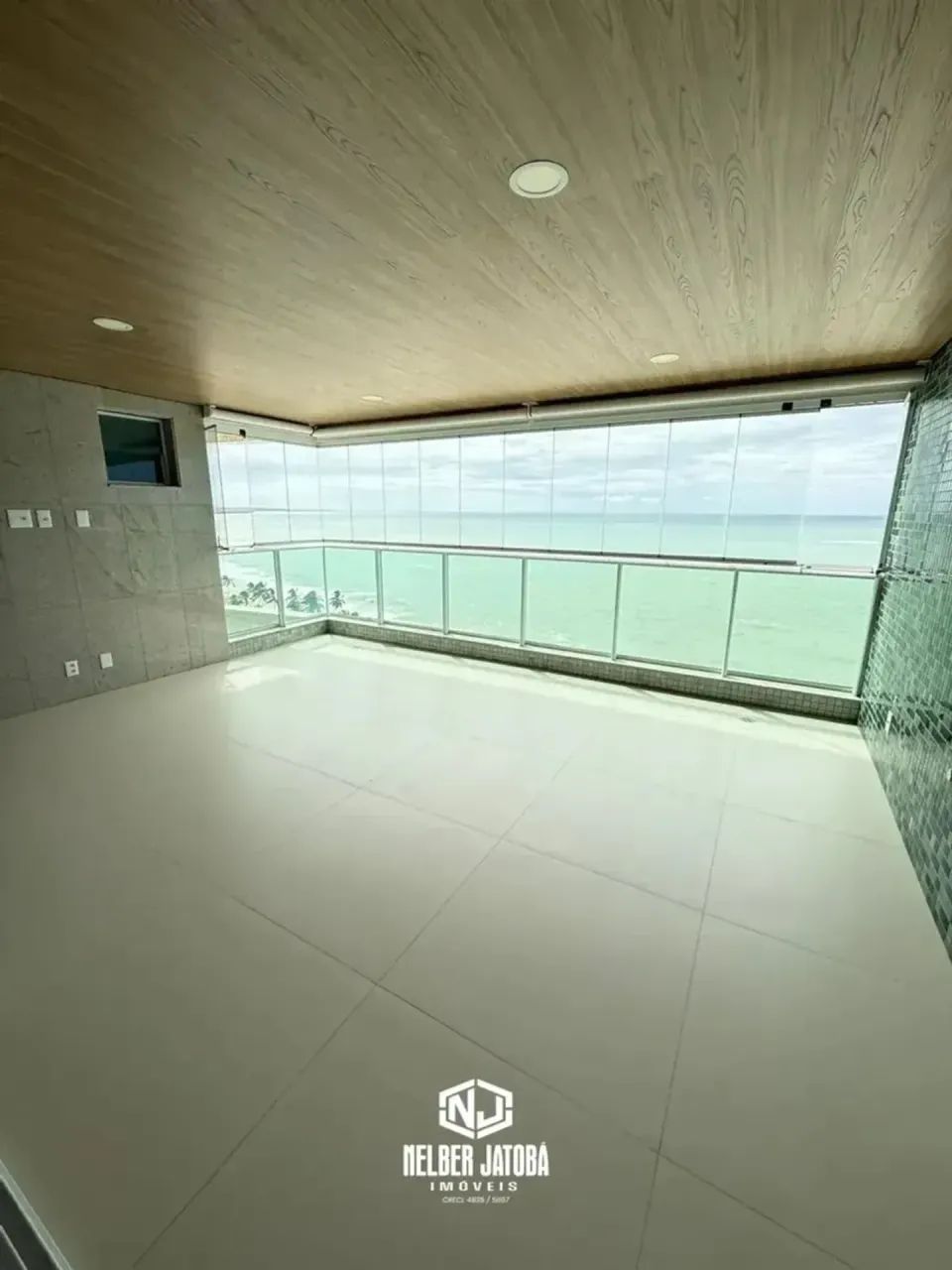 Beira-Mar | 4 Suítes | 258m² | 4 Vagas