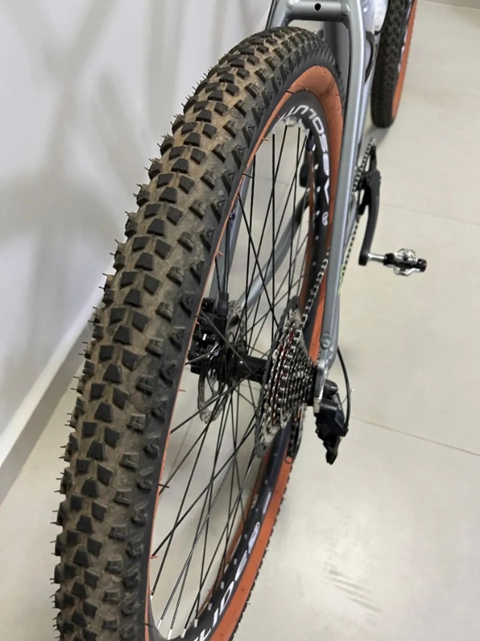 Bicicleta aro 29 Absolut NERO 5 + Itens - Foto 2