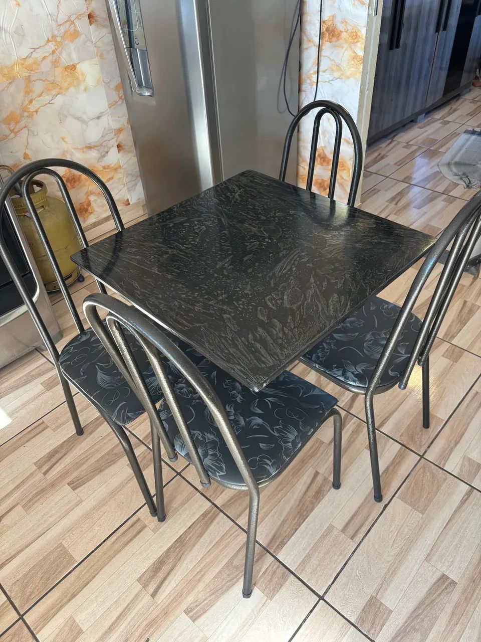 Mesa de 4 lugares 