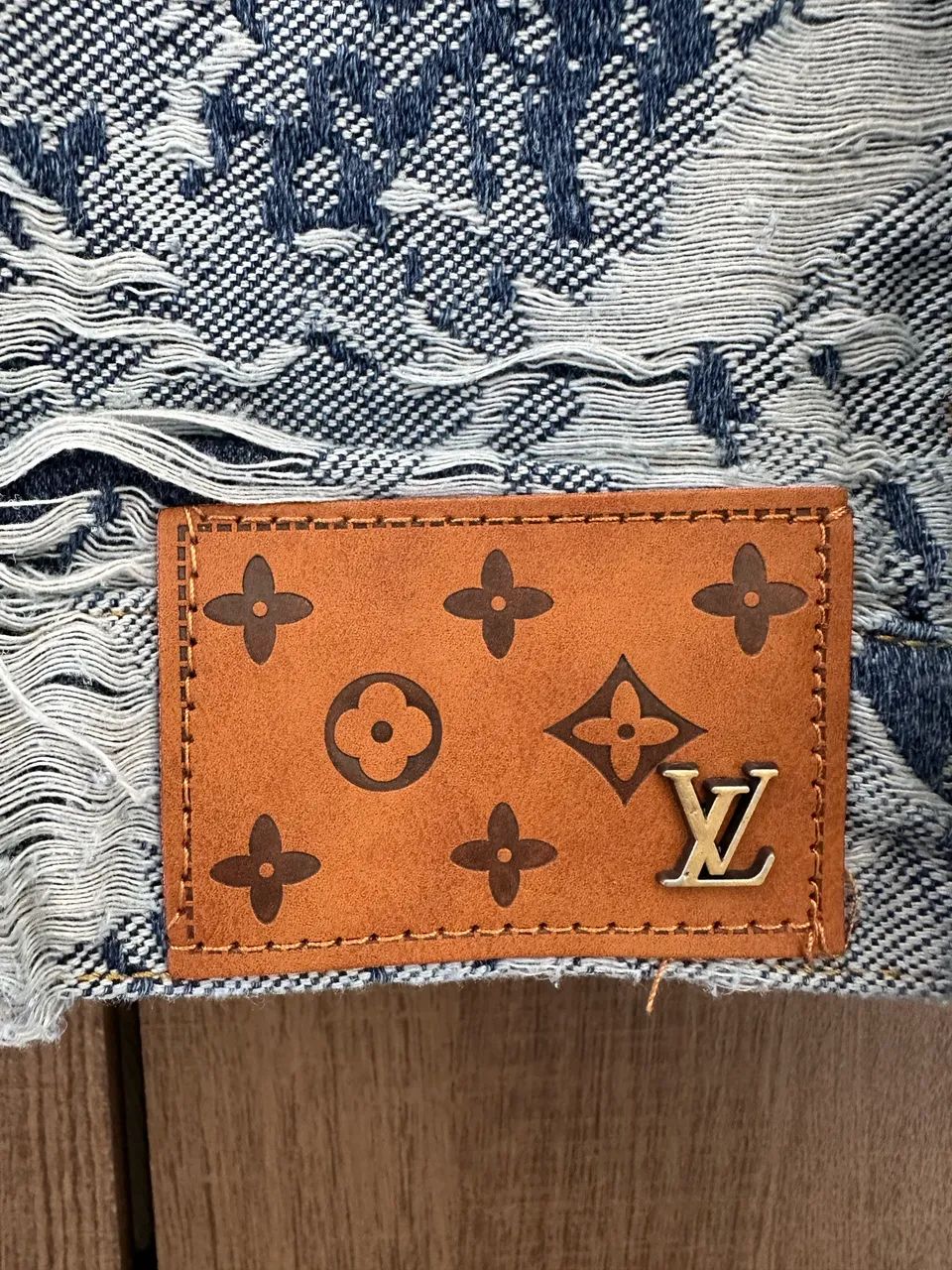 Jaqueta Louis Vuitton Floral Denim - Foto 4