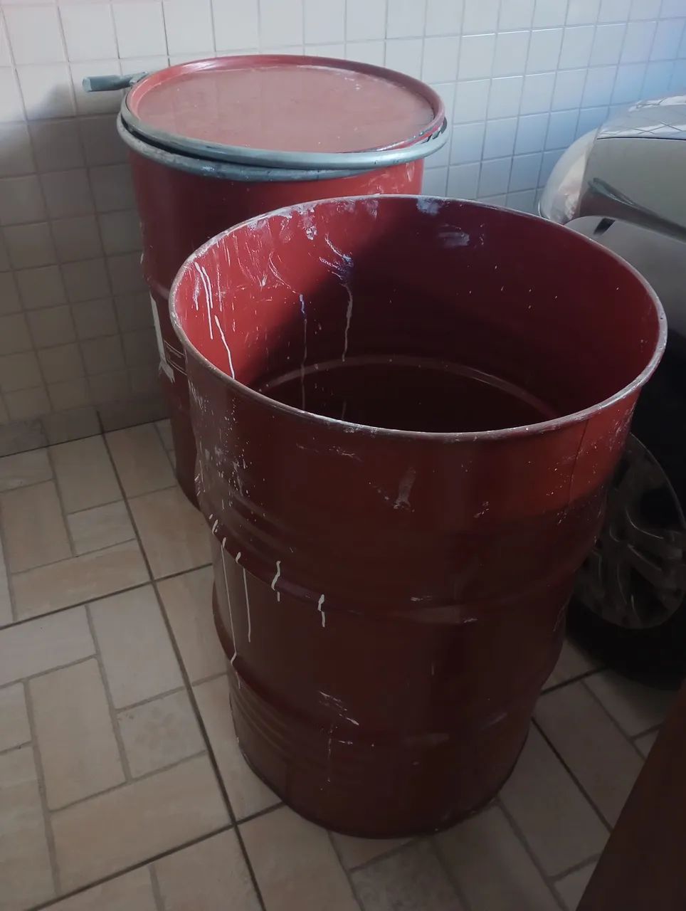 Tambor de metal 200 com tampa e abraçadeiras de aço.. - Foto 3