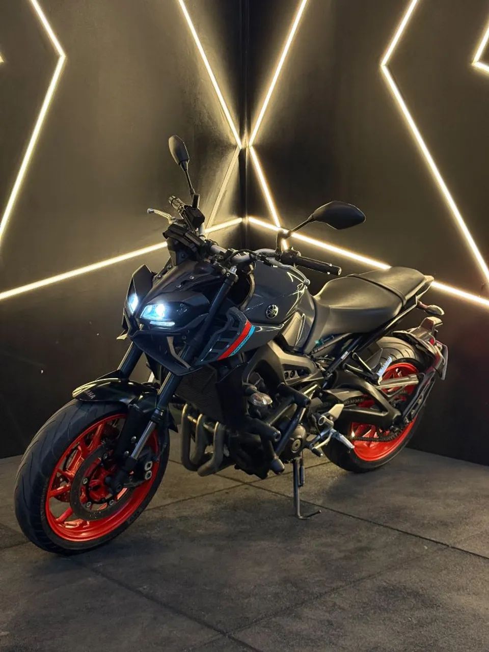MT 09 850 cc 2022 - Foto 4
