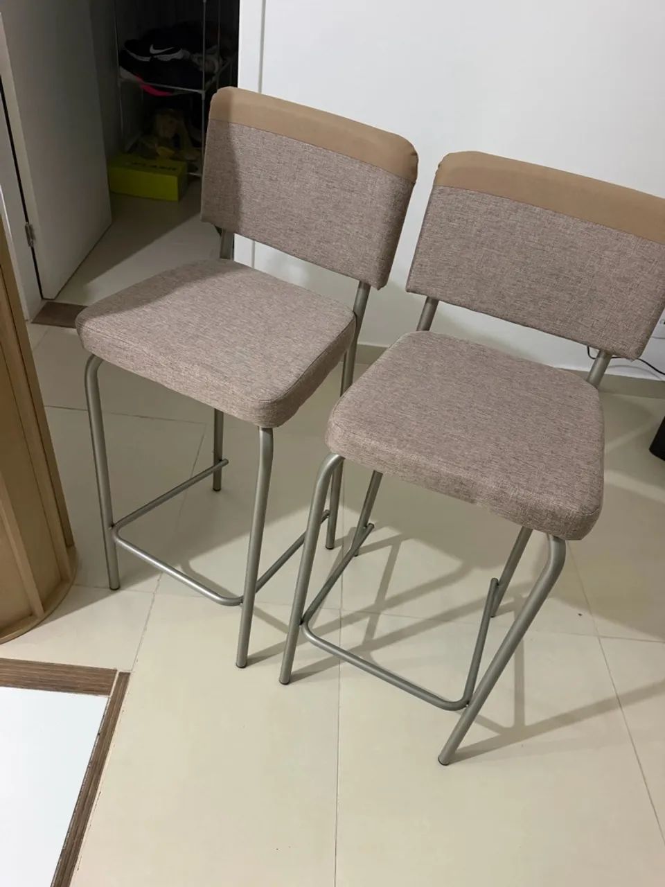 Vendo Balcão com 2 banquetas  - Foto 4