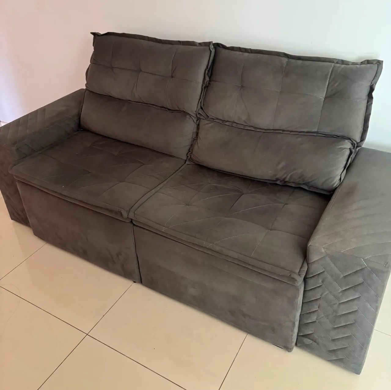 Sofá com pouco tempo de uso 