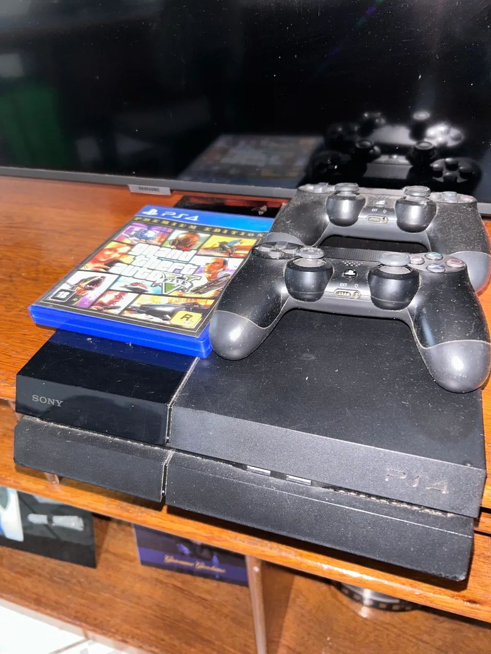 PS4 FAT 500GB COM 2 CONTROLES E GTA5  - Foto 2