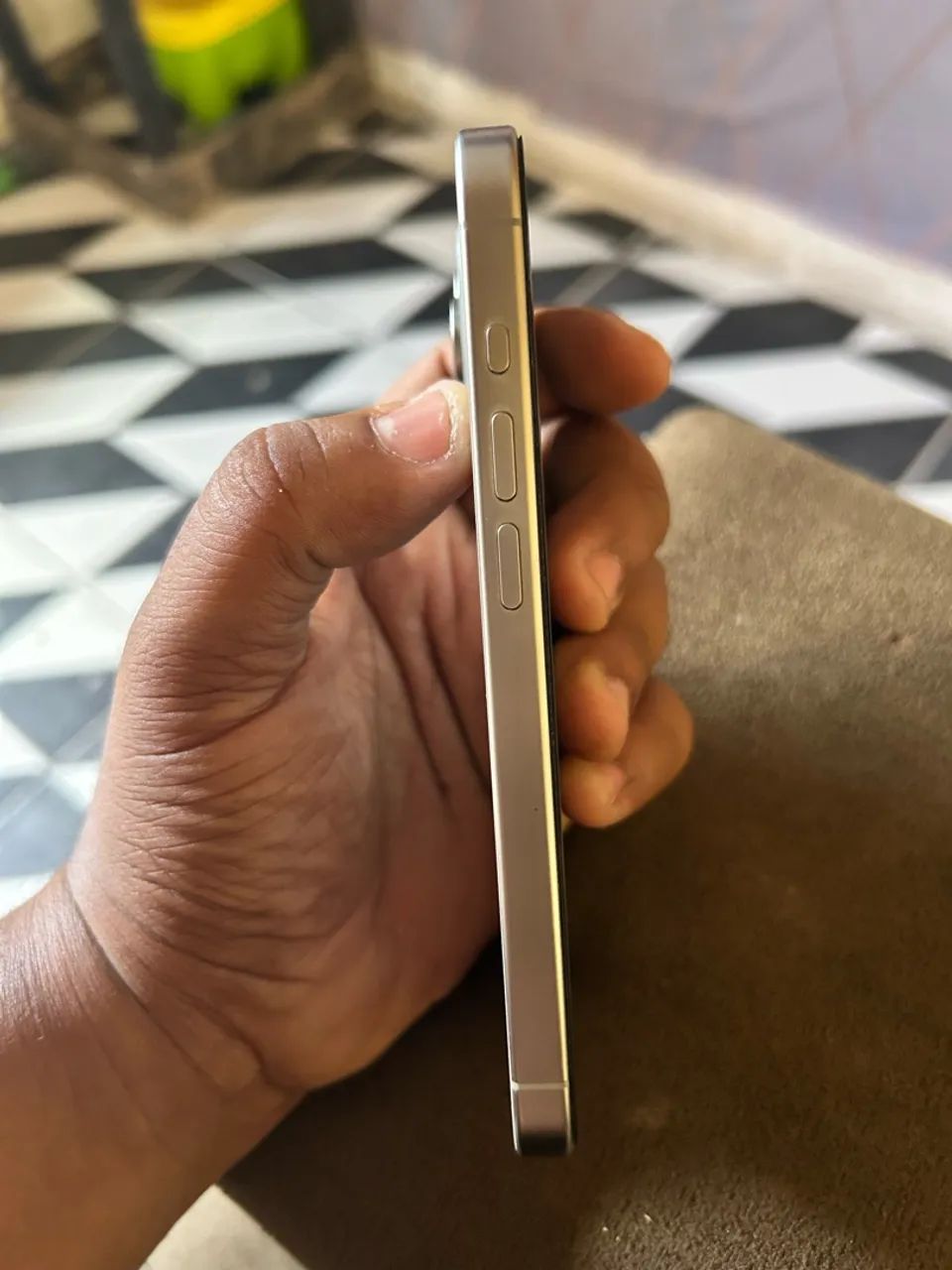 Vendo iPhone 15 pro 256GB - Foto 4
