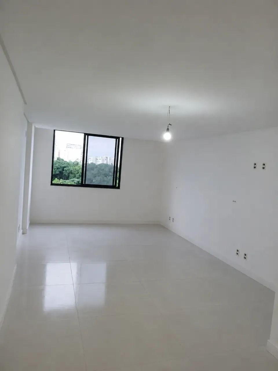 Excelente sala - nascente - 28m2 - andar alto - banheiro e vaga privativa!