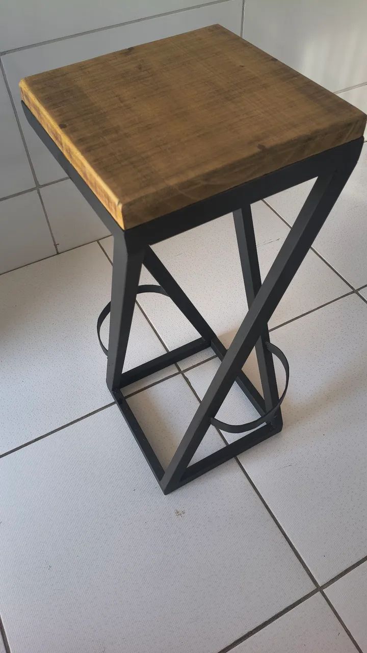Banqueta de metalon 