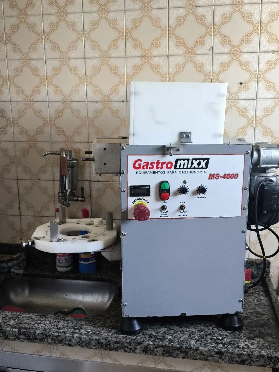 Máquina de fazer salgados
