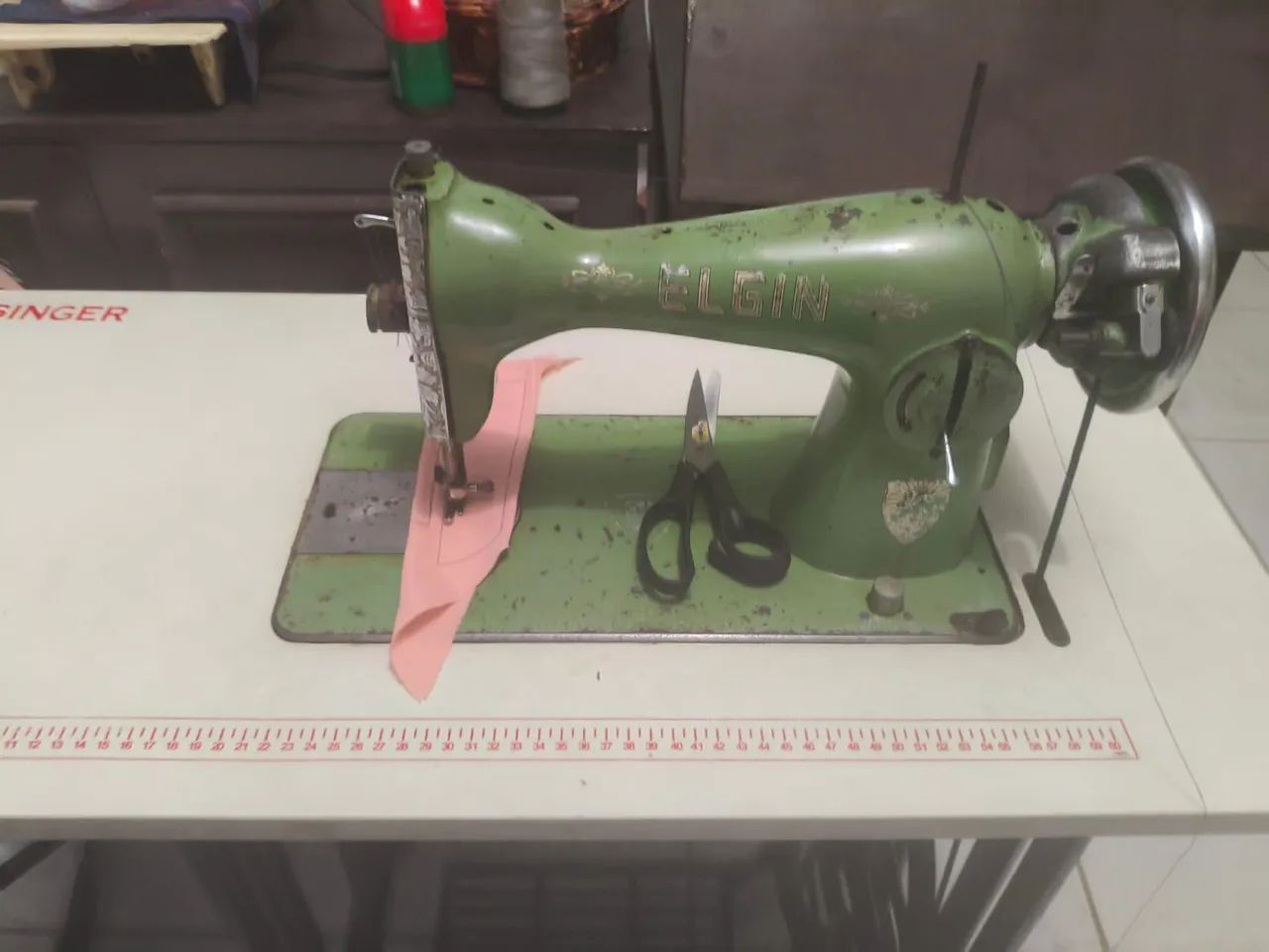 Máquina de costura Elgin pedal
