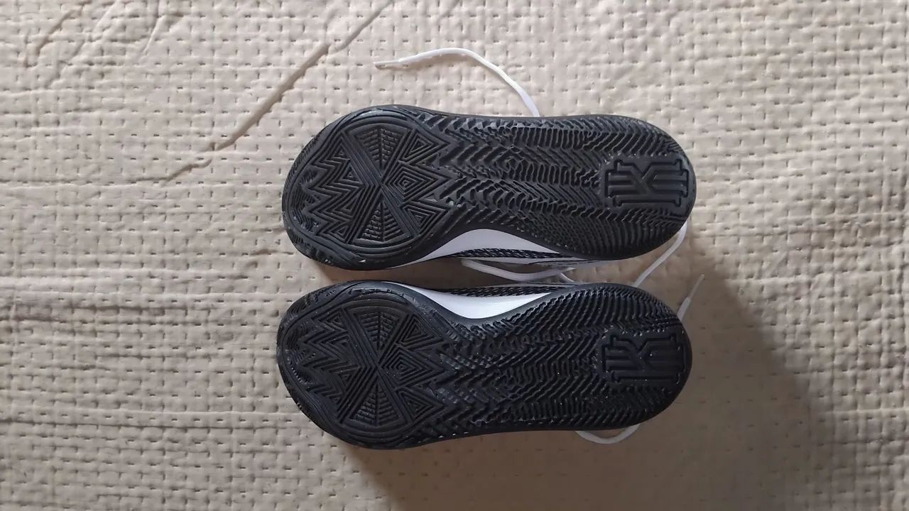 Tenis Nike Kyrie Flytrap 6 Black White  - Foto 3