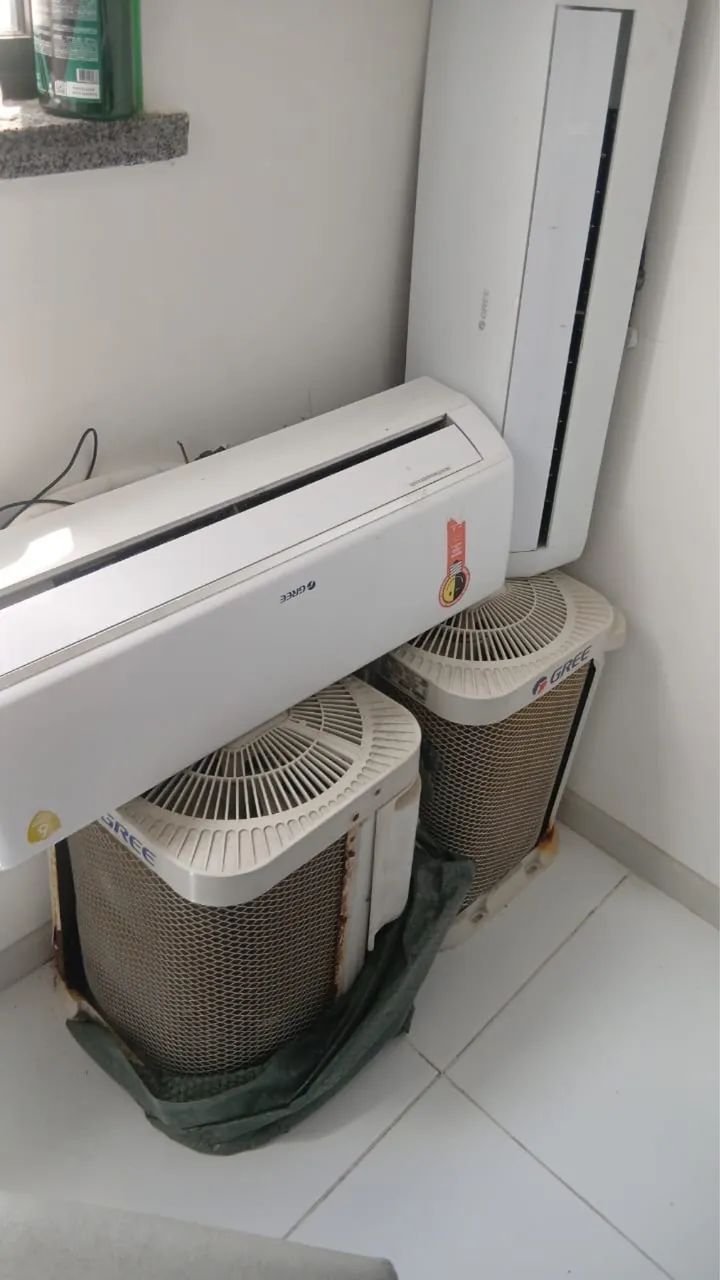 2 AR CONDICIONADO SPLIT GREE - PERFEITO FUNCIONAMENTO