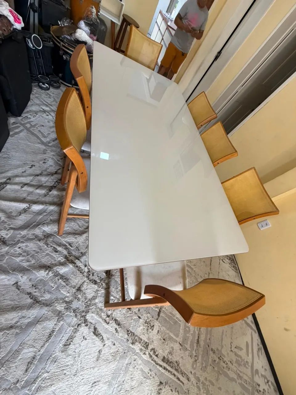 Mesa de vidro com 8 cadeira de madeira  - Foto 4