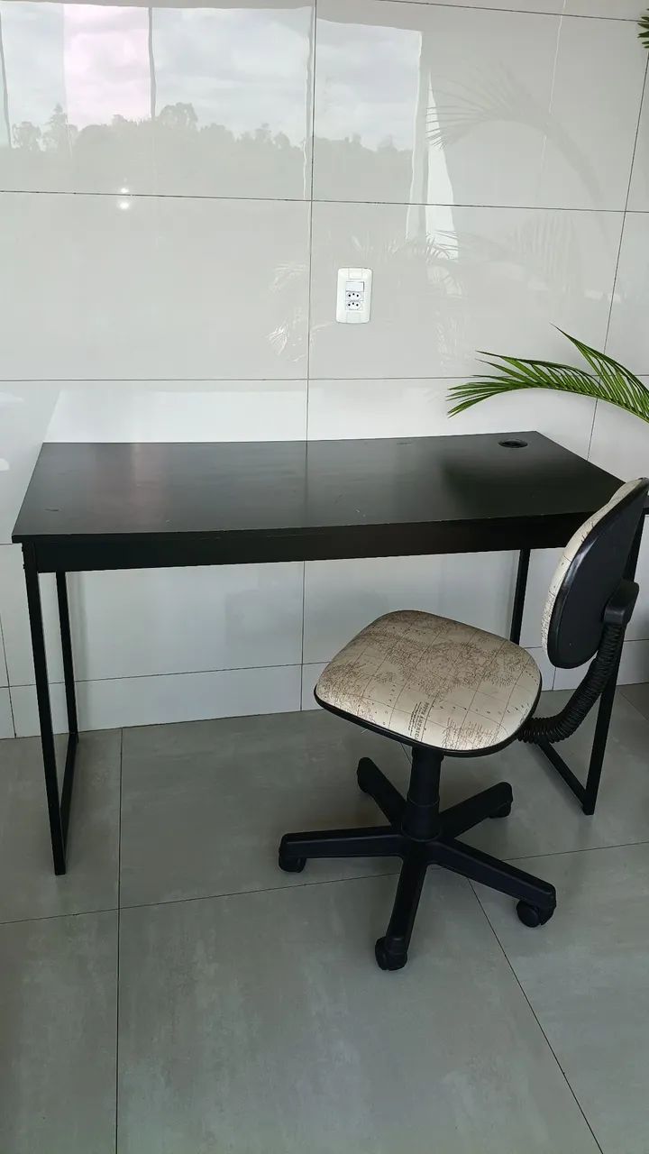 Mesa e cadeira para computador 