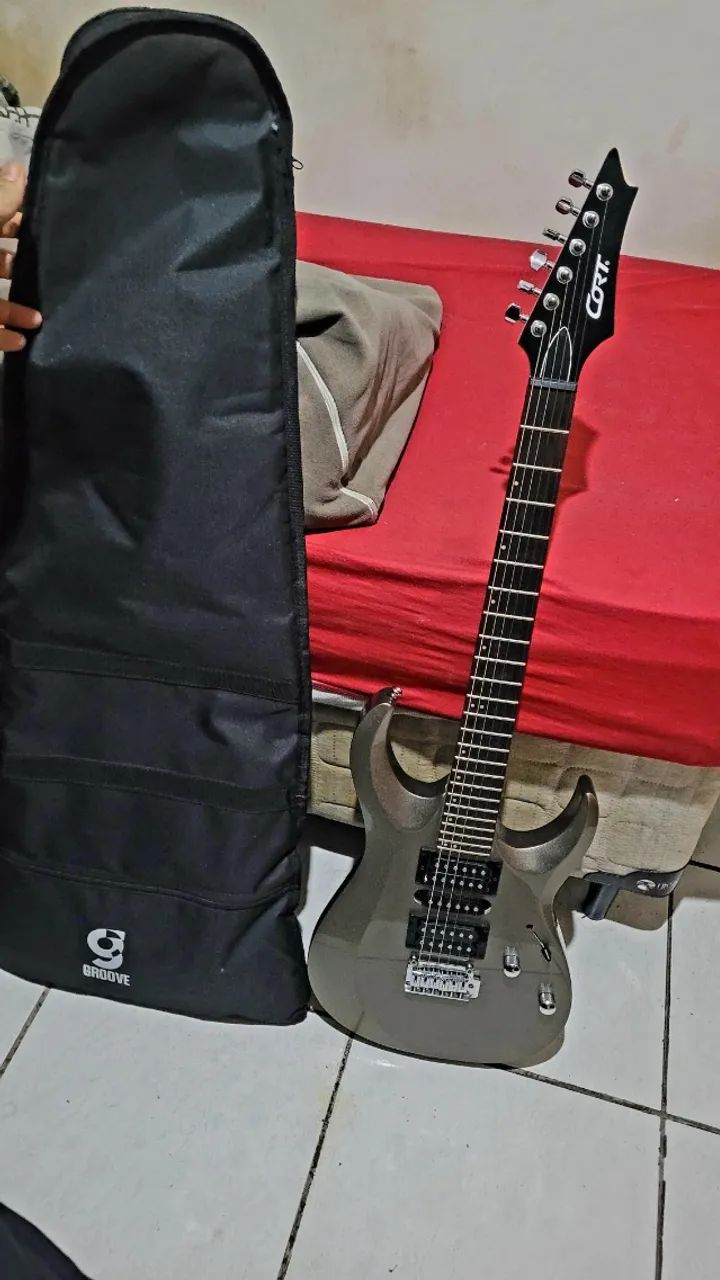 Guitarra Elétrica Cort X200 Sv Prata Em Estado De Nova - Foto 4