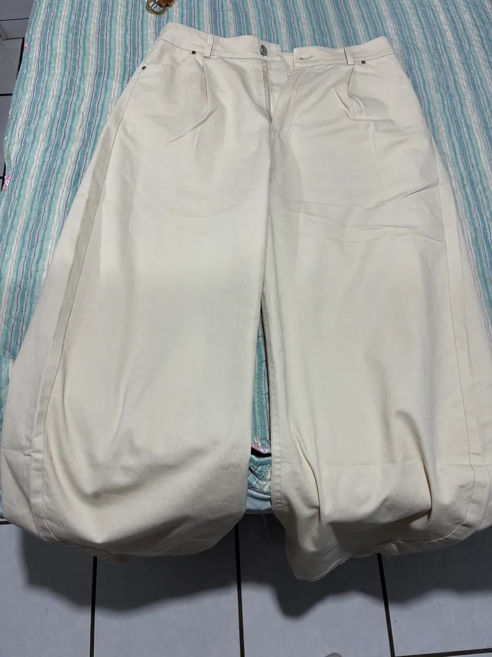 Calça bege feminina 
