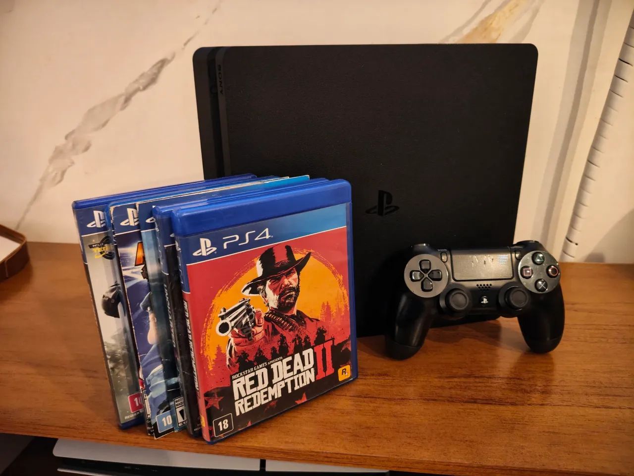 PLAYSTATION 4 - PERFEITO ESTADO 